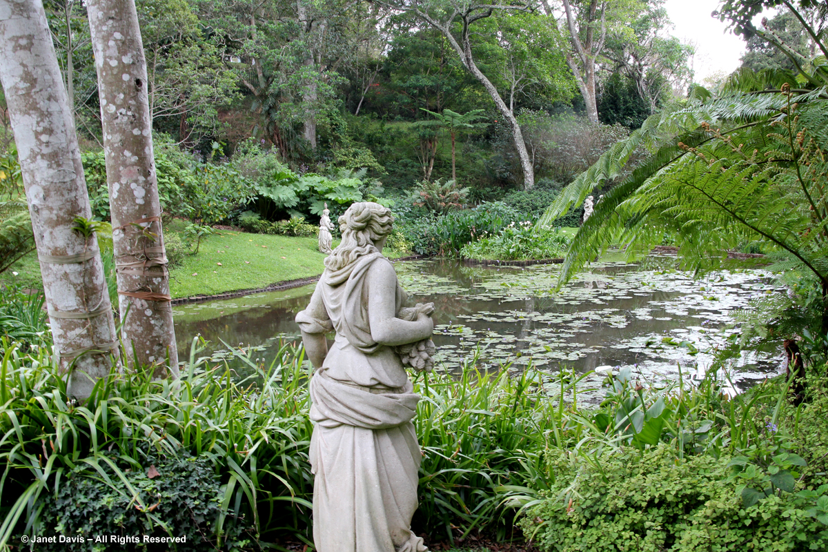Pond & Italian statue-Makaranga