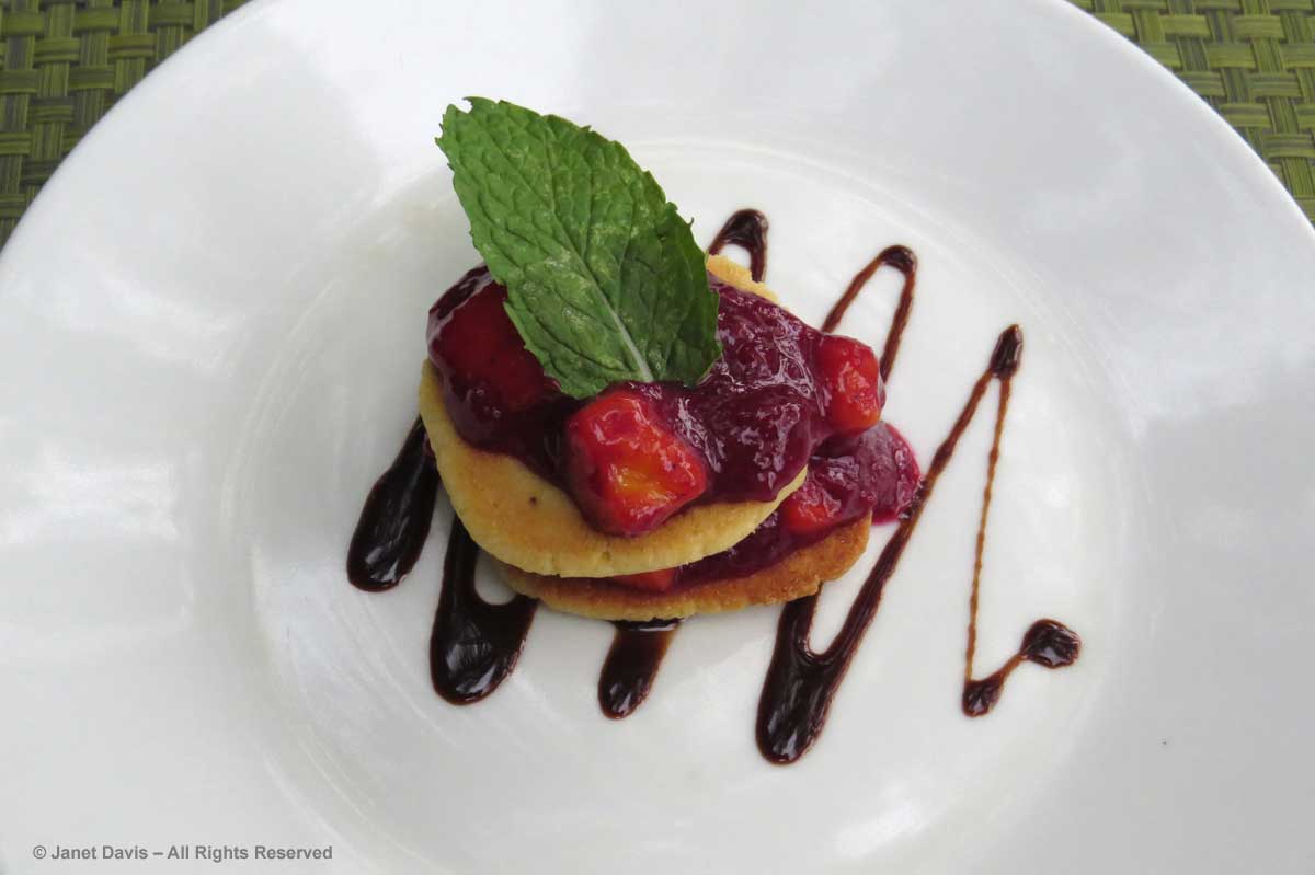 Strawberry chocolate dessert-El Remanso