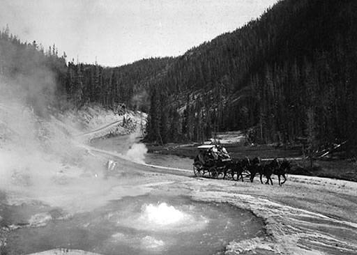 14-stagecoach-yellowstone-geysers