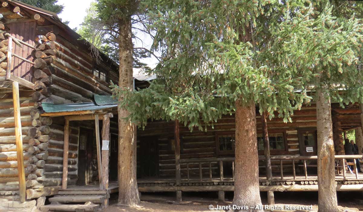 Buffalo Bill Hunting Lodge-Pahaska