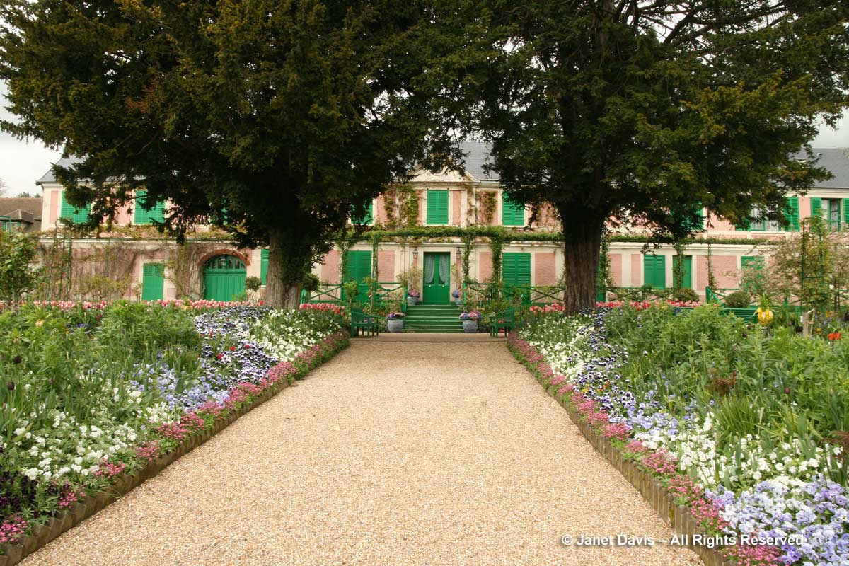 Giverny-Monet's Garden-Allee & House-Clos Normand-spring tulips (2)