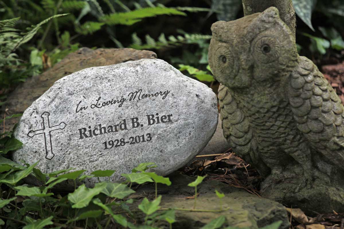 Memorial stone-Richard Bier