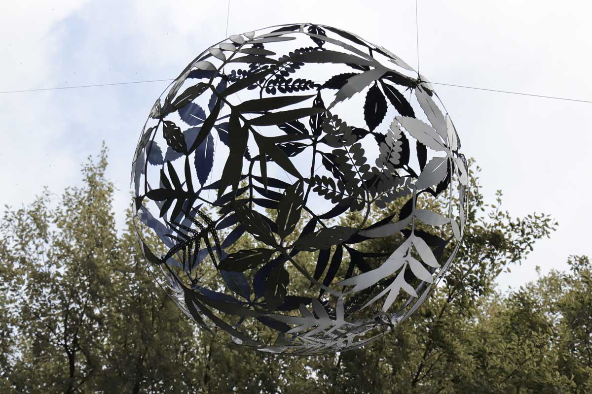 Ohinetahi-sphere-artist Neil Dawson