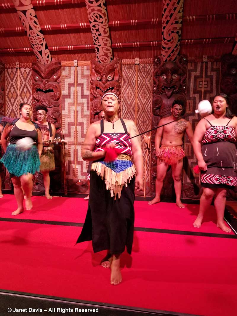 Te Pito Whenua-Poi Dance-Waitangi